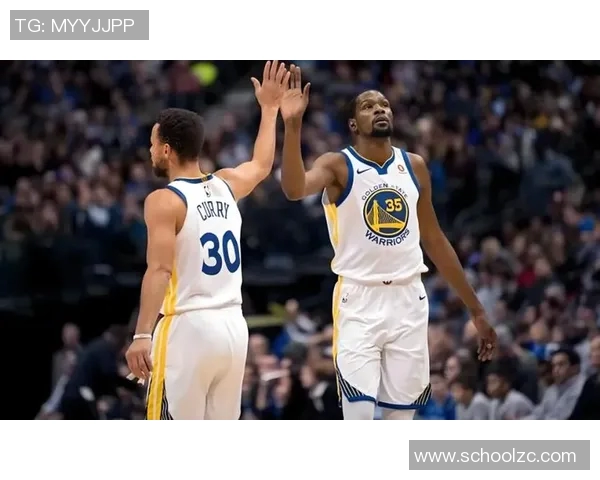 足球明星眼中的杜兰特：跨界运动员的魅力与影响力分析